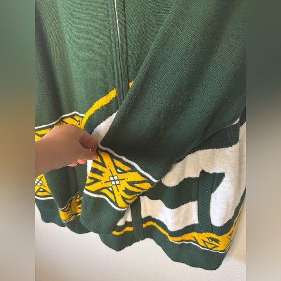 NFL Apparel Green Bay Packers Klew Big Logo Full-Zip Hoodie - Picture 6 of 11